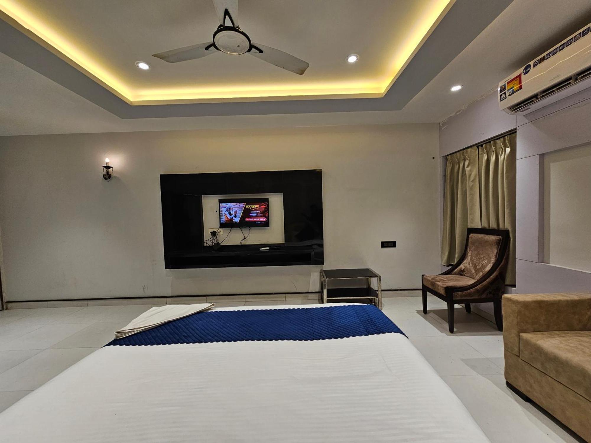 Hotel Mk Vivanta Gwalior Exteriör bild