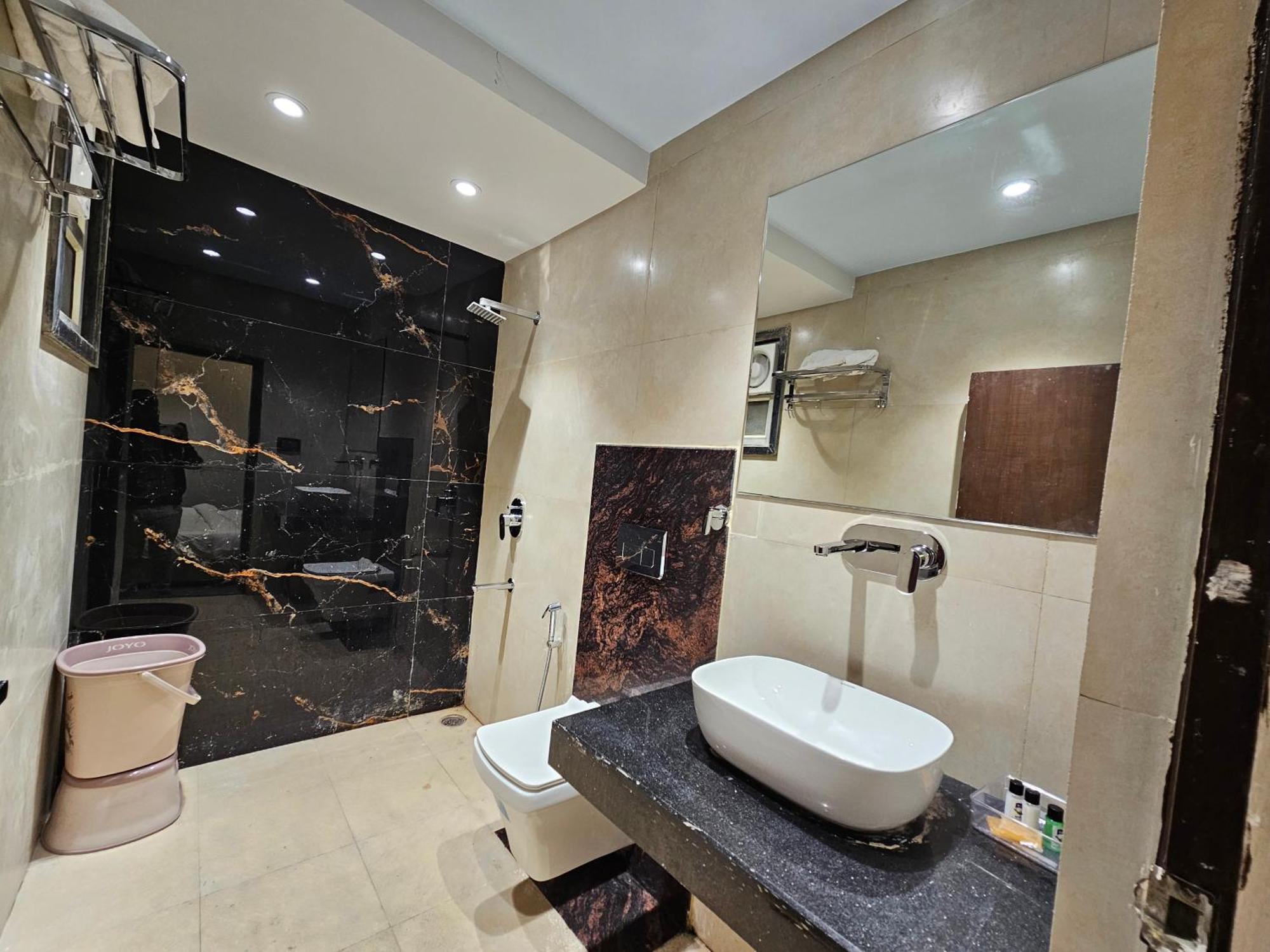 Hotel Mk Vivanta Gwalior Exteriör bild