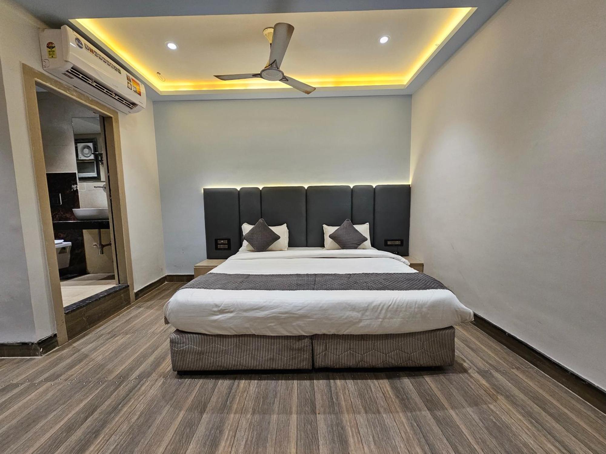 Hotel Mk Vivanta Gwalior Exteriör bild